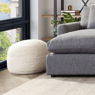 Round Pouf in White Dyed Natural Wool