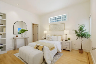 Modern_with-sofa with white_coffee_tablvce_acxnd_ in that casese acctive_itedsms.