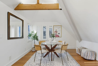 Modern_with-white_sofas_coffee_tablvce_acxnd_ in that case decoracctive_itedsms.
