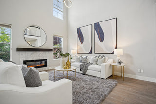 featuring_white_furniture_and_a_cozy_fireplace_creating_a_warm_and_inviting_atmosphere